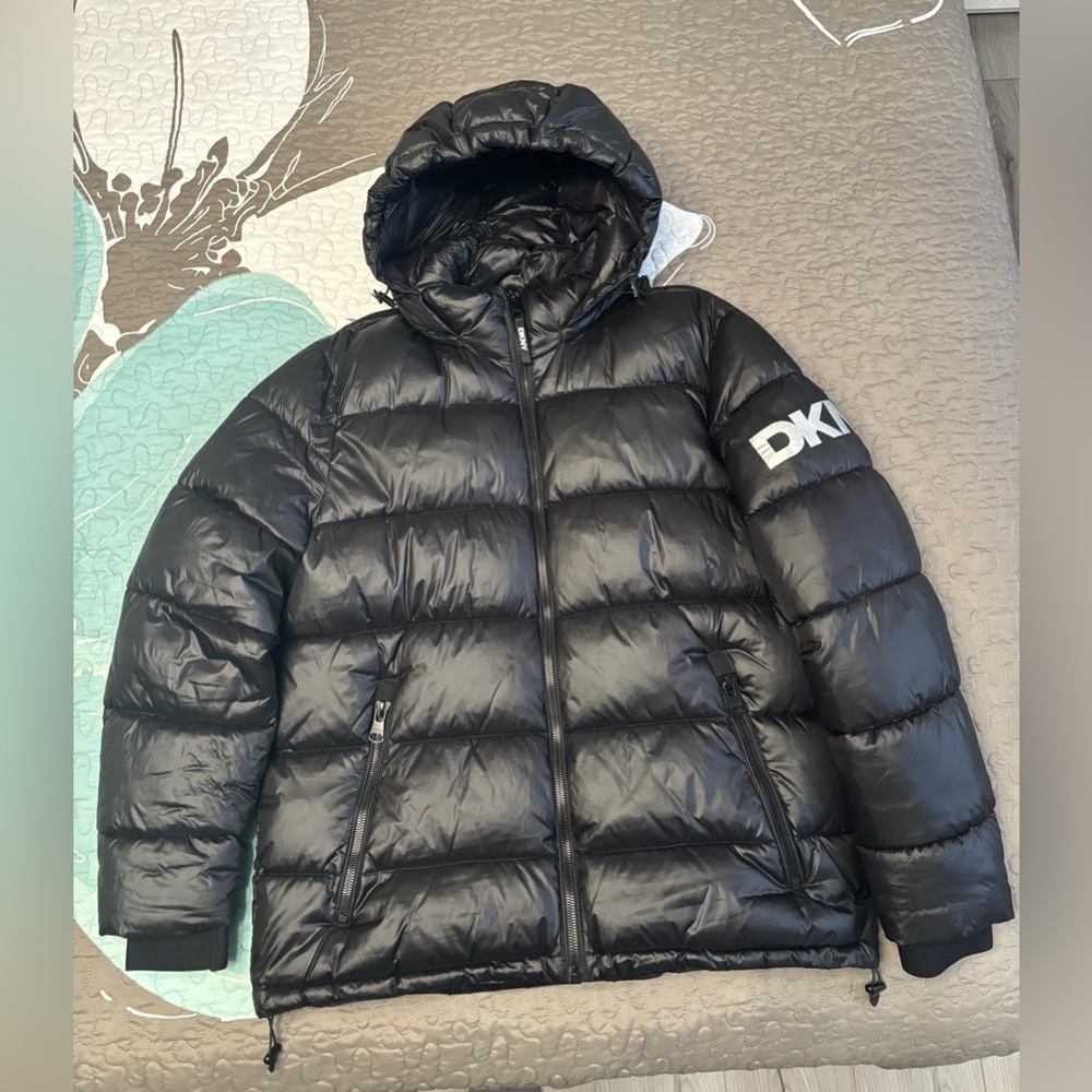 DKNY men’s Black Hooded Puffer Jacket. Size L.